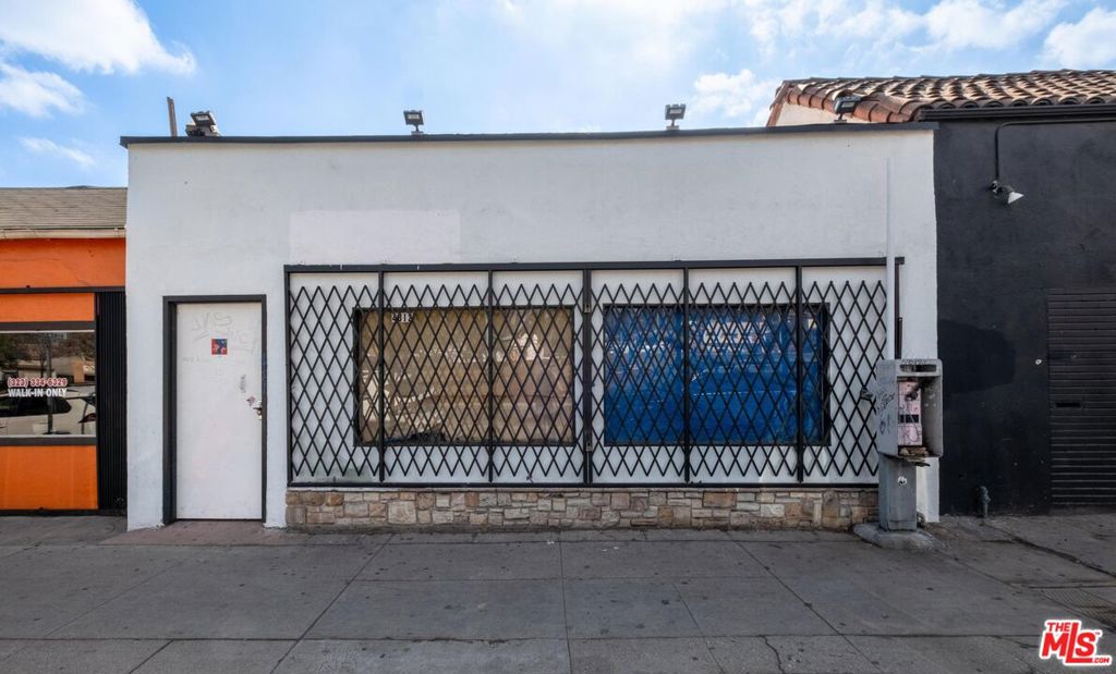 This versatile one-story commercial retail building offers an excellent opportunity for owner-users, investors, artists, or small businesses looking to establish themselves in the vibrant El Sereno community. Featuring high visibility on Huntington Drive with steady foot and vehicle traffic, this property is ideal for a variety of uses, including retail, creative space, or a boutique storefront. With a flexible layout, the space can be customized to suit your vision.