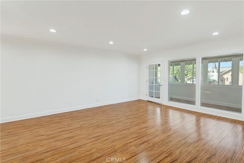 Photo of 6160 Whitsett Avenue #6, North Hollywood, CA 91606 (MLS # SR25244899) Photo of 6160 Whitsett Avenue #6, North Hollywood, CA 91606 (MLS # SR25244899)