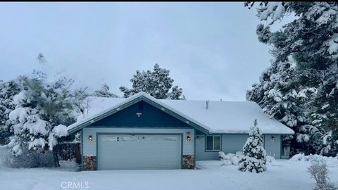 Photo of 187 Dixie Lee Lane, Sugarloaf, CA 92386 (MLS # IG25198661)