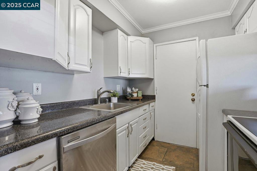 DEL RIO COURT - Residential