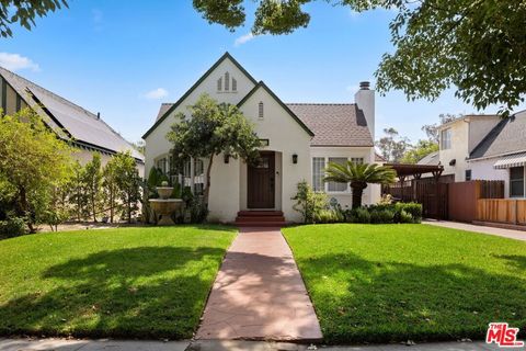 Photo of 4654 Denny Avenue, Toluca Lake, CA 91602 (MLS # 25578623)