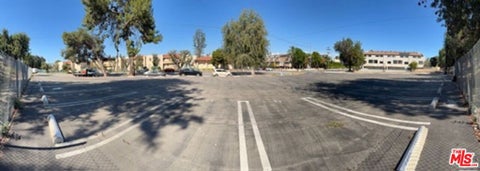 Photo of 18300 Burbank Boulevard, Tarzana, CA 91356 (MLS # 26998431)