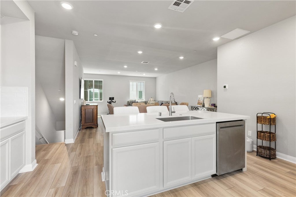 1472 W Sunrise Lane