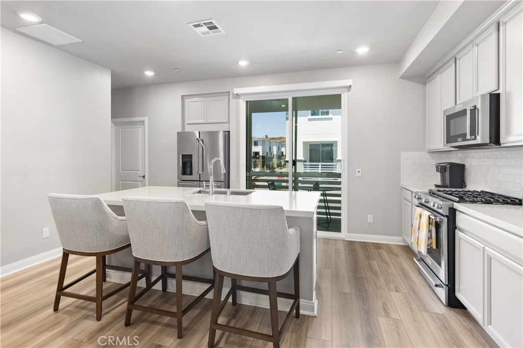1472 W Sunrise Lane