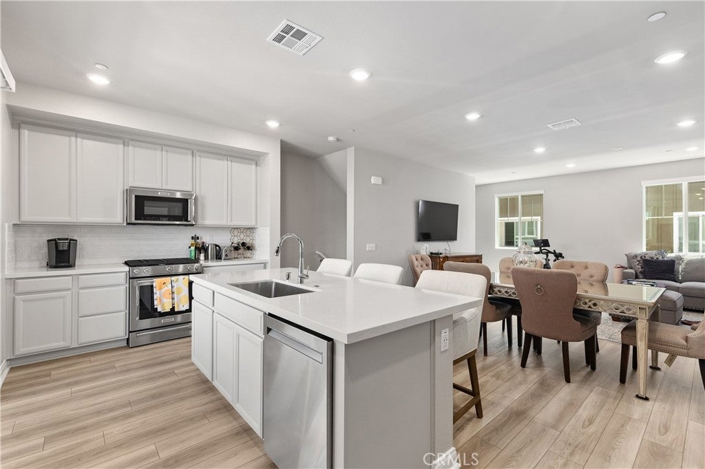 1472 W Sunrise Lane