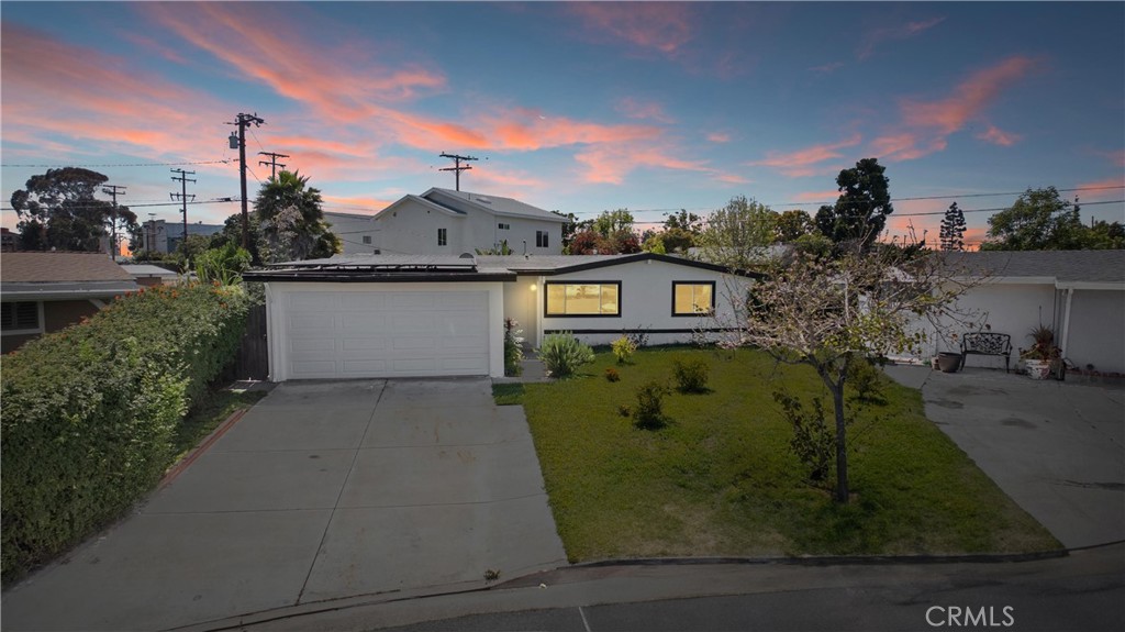 Just a little over 3 miles from the beach, 1929 Arnold Ave delivers everything you love about coastal living—without the hassle. Whether you’re heading to the OC Fair, grabbing lunch at triangle square or another local favorite, or commuting to nearby freeways, this spot makes everyday life feel effortless.
Step inside this detached single-family home and you’ll find a space that blends original character with thoughtful updates. Solar panels (installed around 2017) help keep those electric bills down, while the remodeled kitchen steals the show with quartz countertops, stainless steel appliances, and a deep farmhouse sink perfect for prepping meals or entertaining.
The bathrooms? Totally refreshed with new vanities, updated fixtures, and sleek porcelain tile that gives a clean, modern feel. It’s the kind of home that just feels right—a cozy, energy-efficient retreat close to everything Costa Mesa has to offer.
