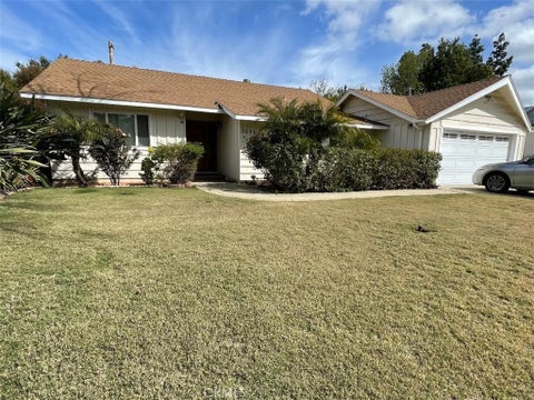 Photo of 5644 Le Sage AVE, Woodland Hills, CA 91367 (MLS # SR26146900)
