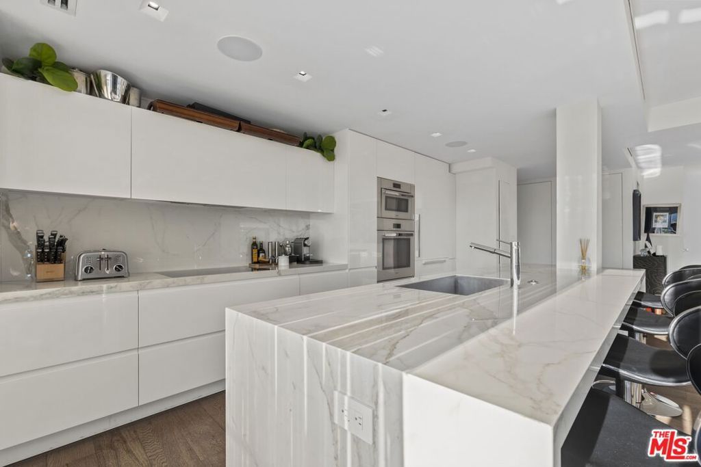 Photo of 838 N Doheny Drive #301, West Hollywood, CA 90069 (MLS # 25585551)