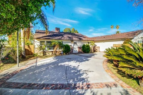 Photo of 7441 Beckford Avenue, Reseda, CA 91335 (MLS # SR26061758)