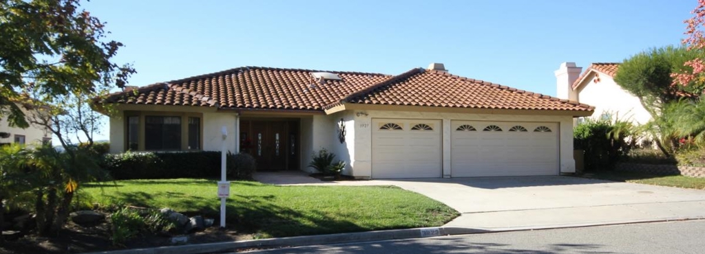 Awesome 4/3 home with SPECTACULAR VIEWS in highly respectable neighborhood of S Escondido. Spacious split level home perfect for entertaining. 1 bed/bath on entry level. 2 bedrooms and master on lower level w/access to huge back yard. Granite kitchen counters w/stainless steel appliances and plenty of cabinet space, carpet and tile flooring throughout. Large patio decking and well manicured landscaping. Newer roof. 3 car garage w/epoxy floor. Close to mall, parks, schools and freeways. A MUST SEE!!!! Neighborhoods: Sonata Equipment: Garage Door Opener, Range/Oven Other Fees: 0 Sewer: Sewer Connected Topography: GSL