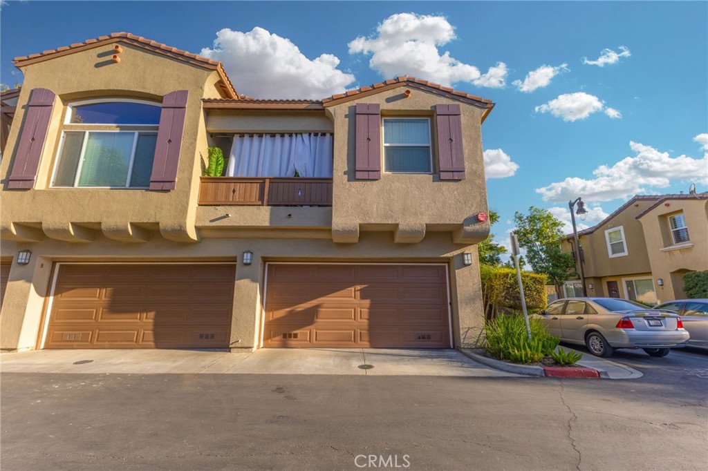 Beautiful 3 bedrooms 2 bathrooms condominium in Moreno Valley! New upgrade kitchen.