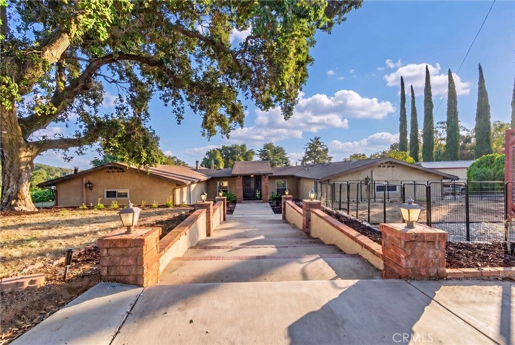 9312 Avenida Altura Bella