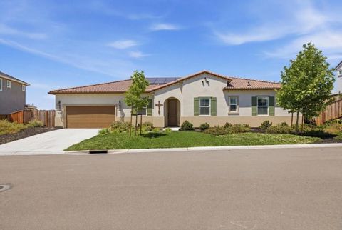 Photo of 283 Vienna Way, Hollister, CA 95023 (MLS # ML82047572)