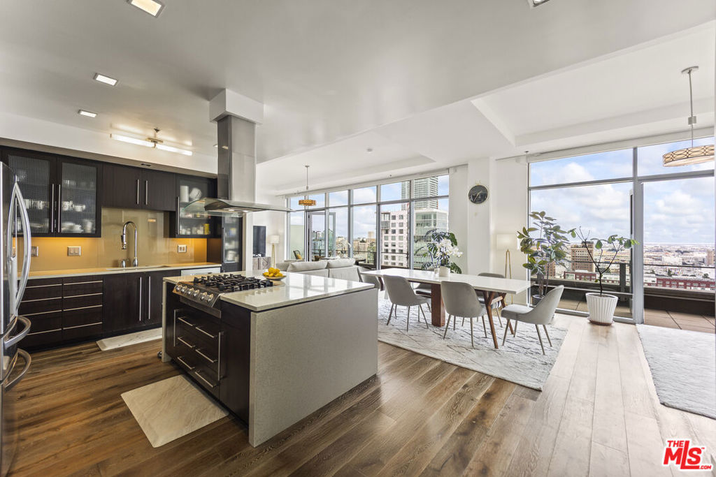 Properties 1 1100 S Hope Street PH105