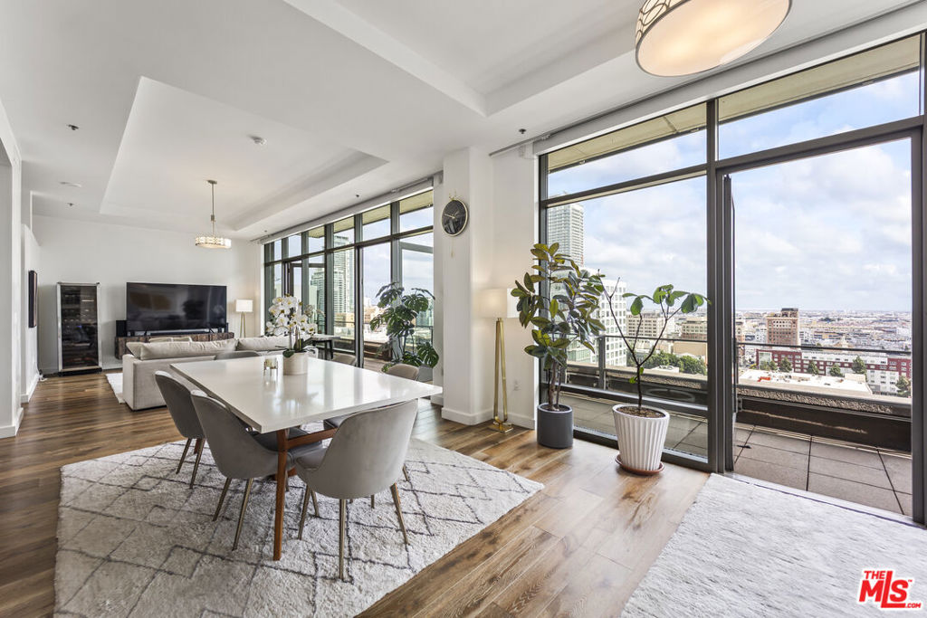 Properties 4 1100 S Hope Street PH105