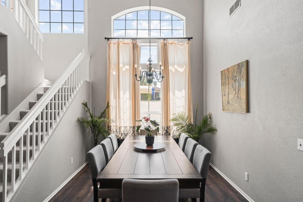 1593 Avenida Guillermo