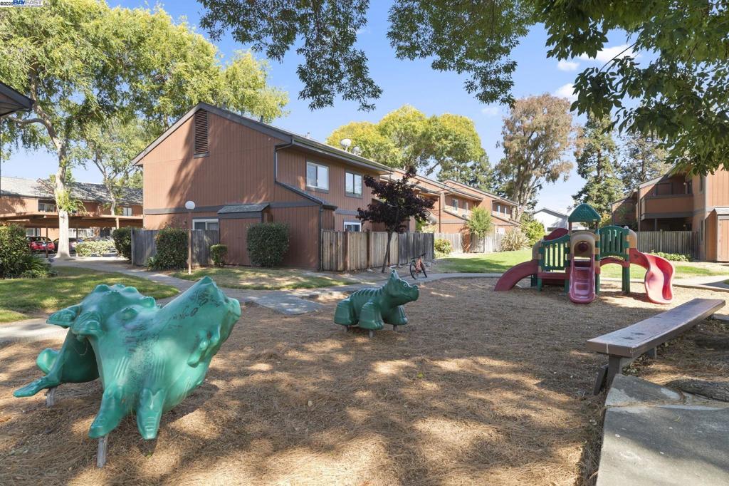 FREMONT OAKS - Residential