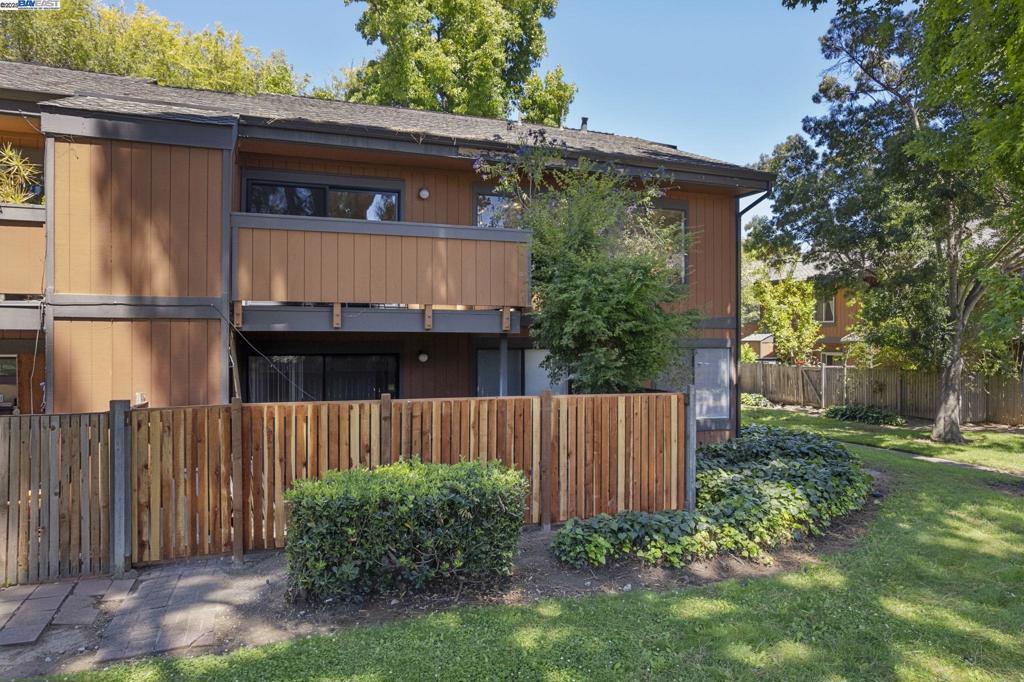 FREMONT OAKS - Residential
