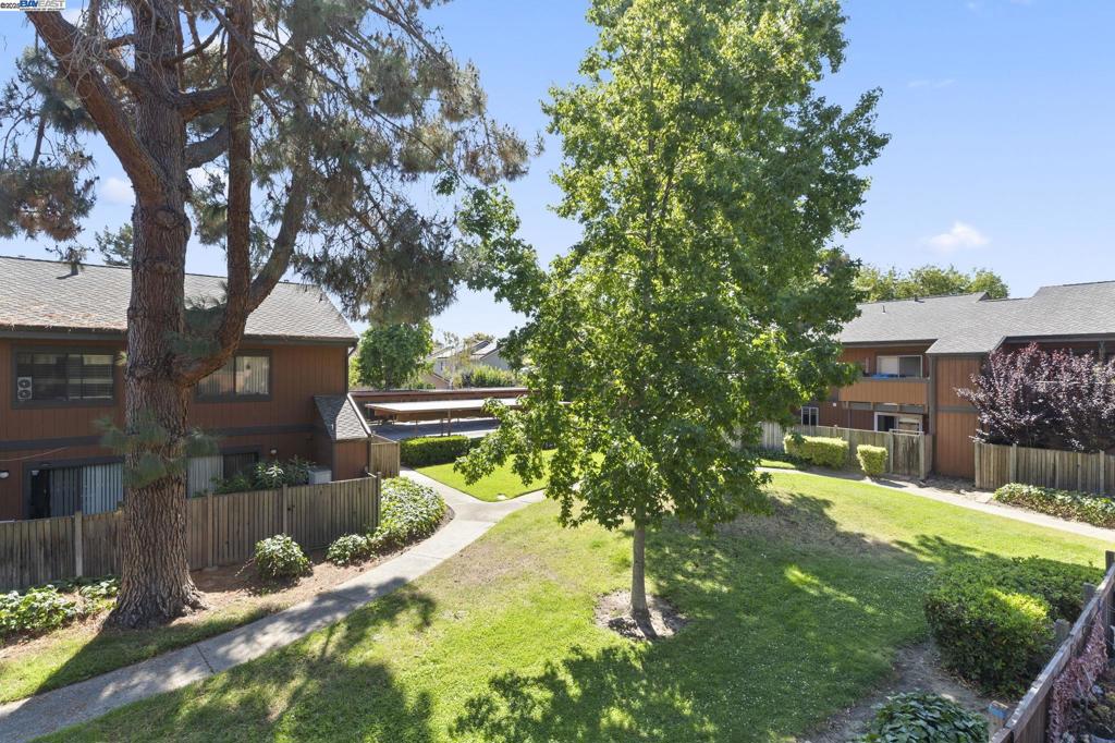 FREMONT OAKS - Residential