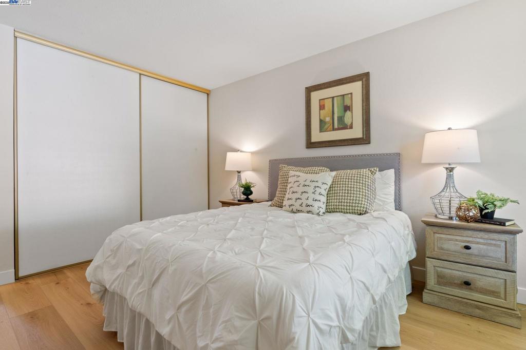 FREMONT OAKS - Residential