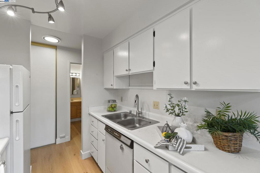 FREMONT OAKS - Residential