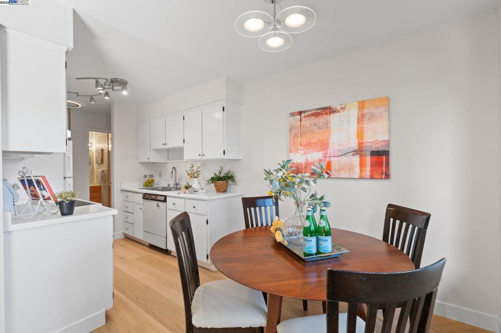 FREMONT OAKS - Residential