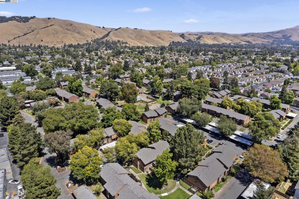 FREMONT OAKS - Residential