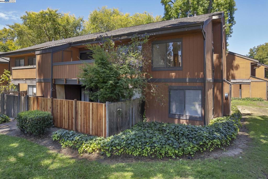 FREMONT OAKS - Residential