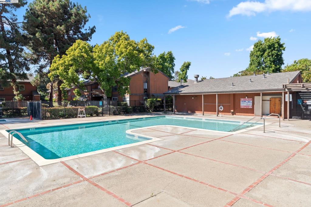 FREMONT OAKS - Residential