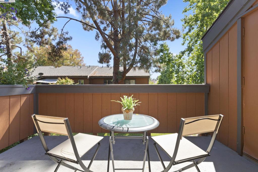 FREMONT OAKS - Residential