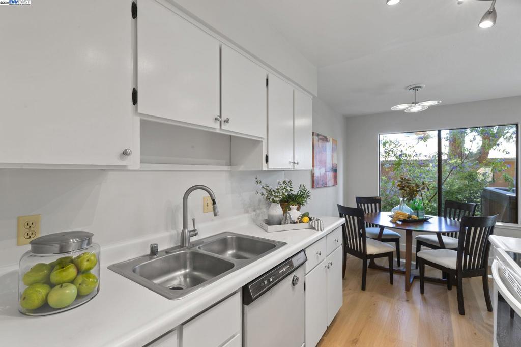 FREMONT OAKS - Residential