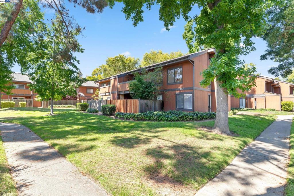 FREMONT OAKS - Residential