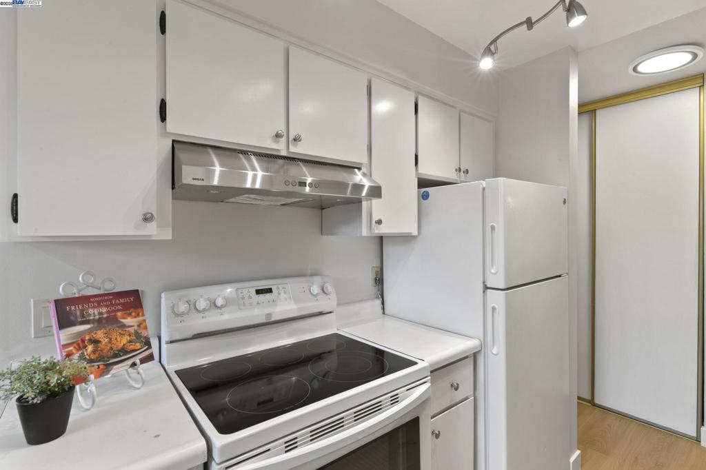 FREMONT OAKS - Residential