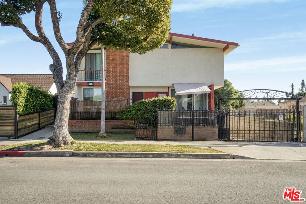 310 S Eucalyptus Avenue