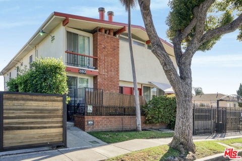 Photo of 310 S Eucalyptus Avenue, Inglewood, CA 90301 (MLS # 26101763)
