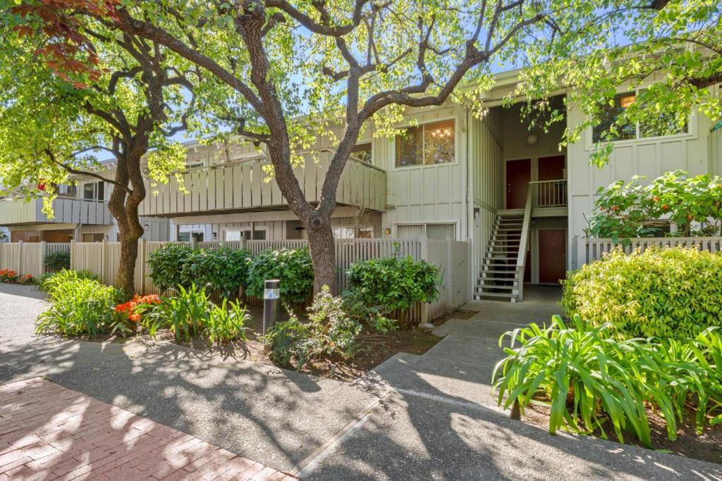 255 S Rengstorff Avenue