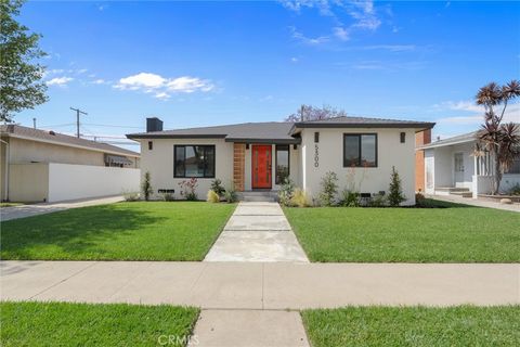 Photo of 5300 E 28th St, Long Beach, CA 90815 (MLS # DW26103851)