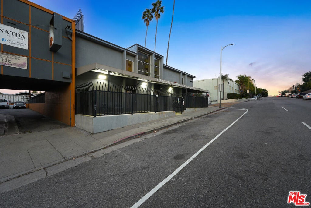 2503 Beverly Boulevard