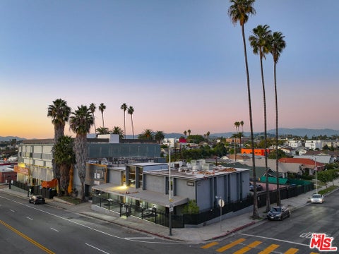 Photo of 2503 Beverly Boulevard, Los Angeles, CA 90057 (MLS # 26102180)