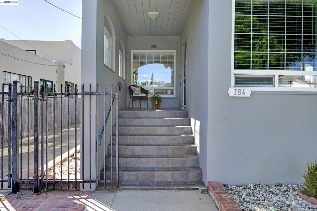 784 Sunset Blvd