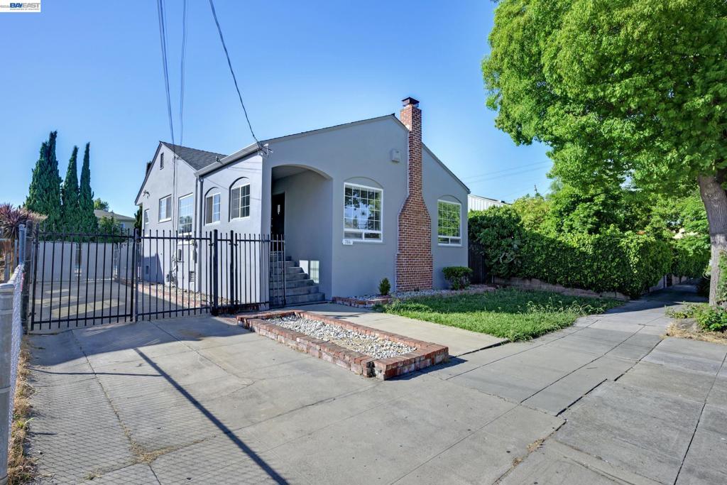 784 Sunset Blvd
