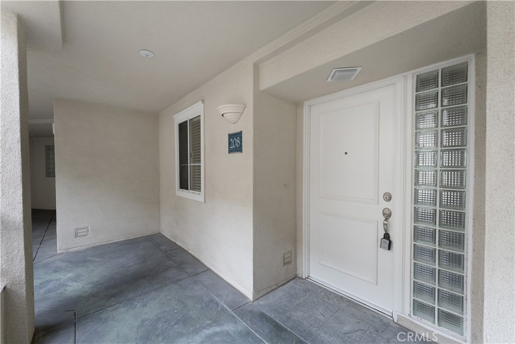 Spacious one bedroom one bath condo approx. 952 S/f. Separate dining room can be used as an office or den. BRAND NEW CARPET. Refrigerator, washer, dryer, water and trash are all included. High Ceilings. Fresh paint. Large Bedroom with dual sink and walk-in closet. Balcony off living room with view of lush green belt. Assigned one space underground parking with plenty guest parking spots. Centrally located, just a few minutes to John Wayne Airport, South Coast Plaza, Fashion Island, Newport Beach and UCI. Metropolitan community offers pool, spa, Gym and guarded gate. MUST SEE!!