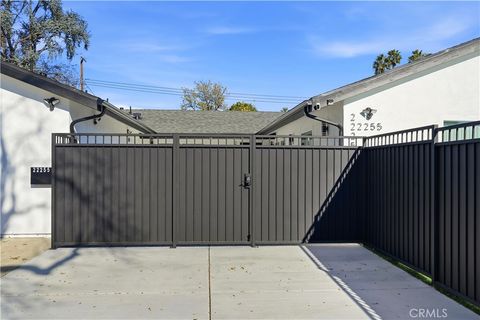 Photo of 22255 Wyandotte, Canoga Park, CA 91303 (MLS # SR25273980)