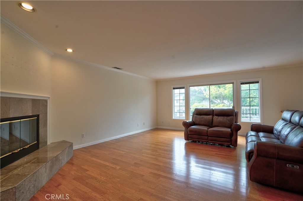 1078 W 10th Street 1