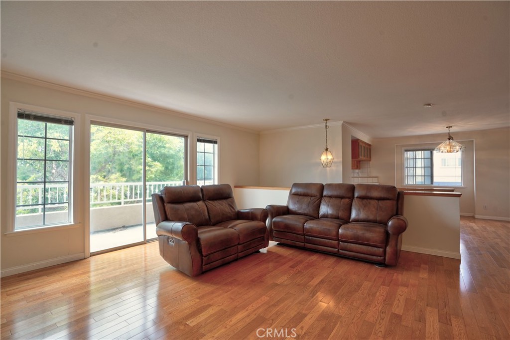 1078 W 10th Street 1