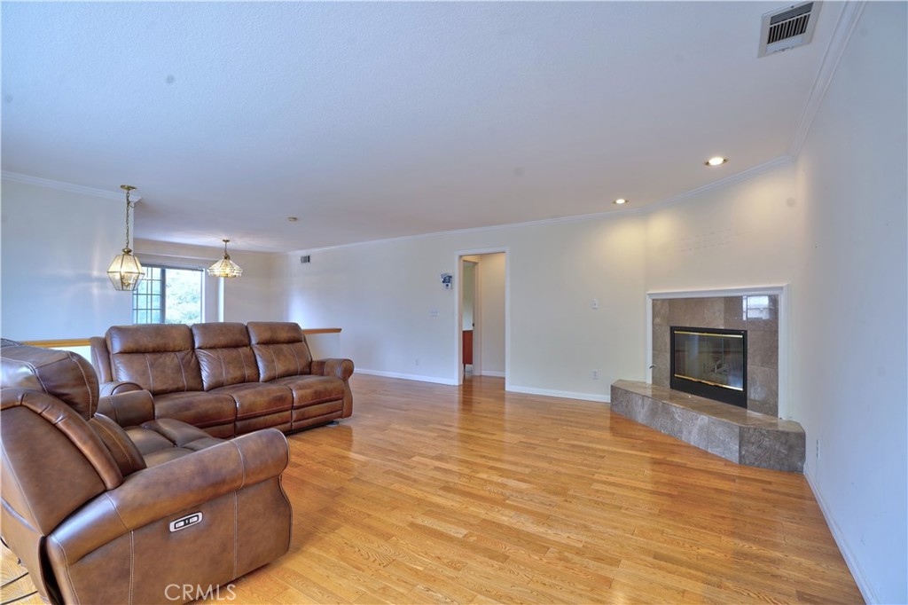 1078 W 10th Street 1