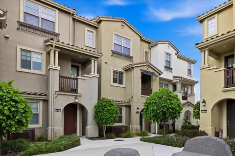 Photo of 270 Ariana Place, Mountain View, CA 94043 (MLS # ML82043981)