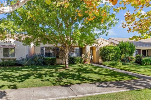 Photo of 1355 Cypress Court, Gilroy, CA 95020 (MLS # ML82026776)