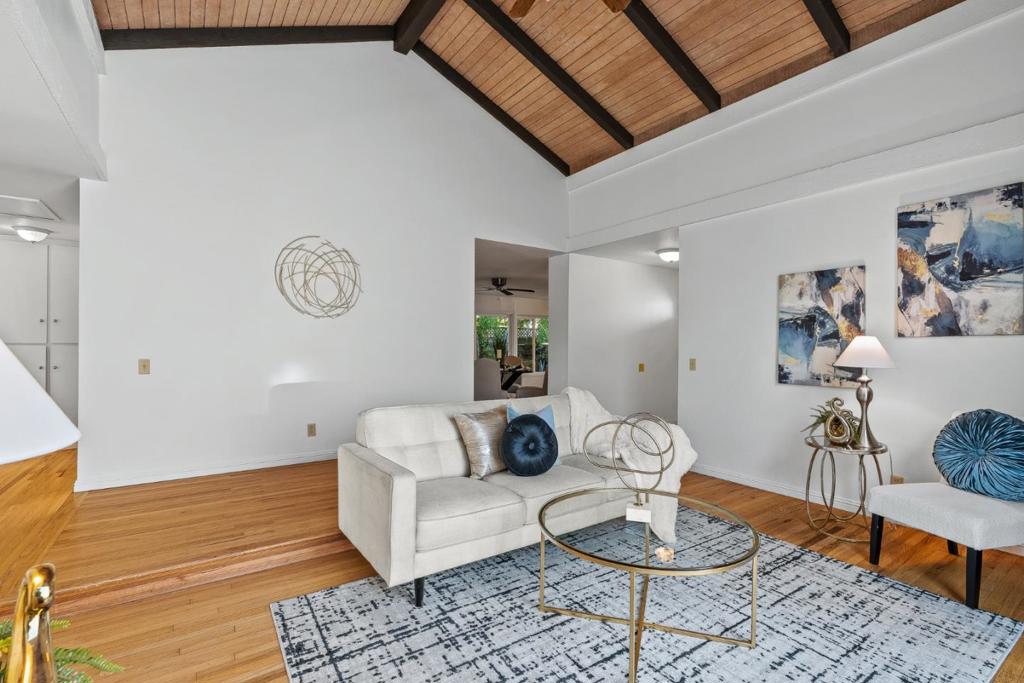 Properties 2 6326 Pearlroth Drive