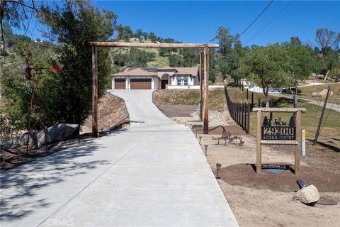 Photo of 29200 Acorn Ct Ct, Coarsegold, CA 93614 (MLS # FR26066173)